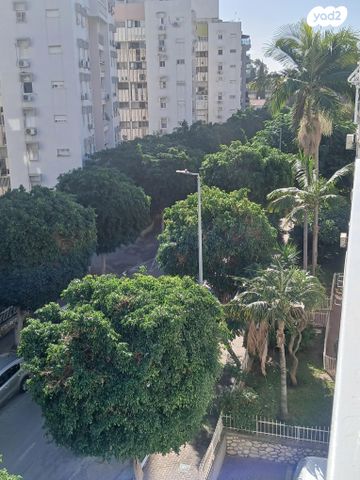 גג/ פנטהאוז, ברקן 13, תל גיבורים, חולון