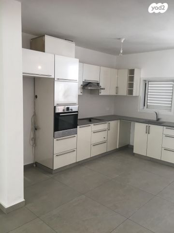 האחים אוסטשינסקי 8