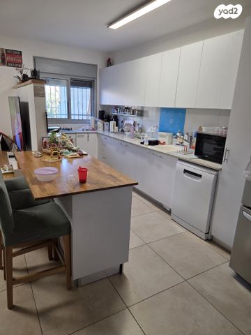 אדמונד סחייק 17