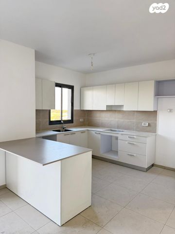 לאה גולדברג 10