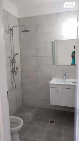 דירה, לוטם 19, הפרחים, חריש