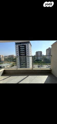 לאה גולדברג 6