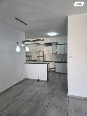 דירה, קרן היסוד 84, מרכז העיר, סביניה, הוותיקה, קרית ביאליק