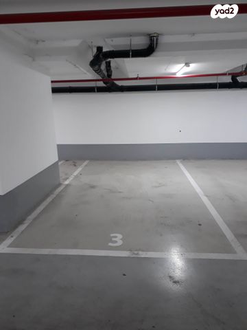 חניה, יהודית 8, חרוזים, רמת גן