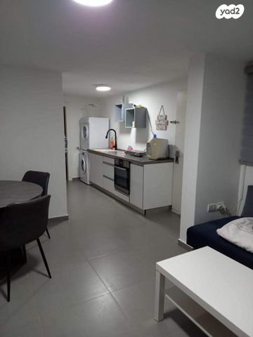 דירה, שדרות בן גוריון 98, אמירי גן, גדרה