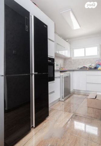 דירה, לוי אשכול 460, שכונה ותיקה - מרכז העיר, מעלות תרשיחא