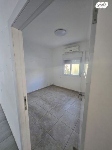 דירה, קרן היסוד 84, מרכז העיר, סביניה, הוותיקה, קרית ביאליק