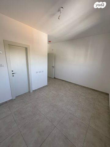 דירה, לאה גולדברג 8, חתני פרס ישראל, באר יעקב