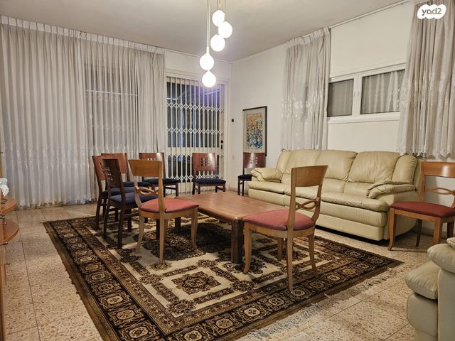 בית פרטי/ קוטג', בן גוריון 22, מרכז מזרחי, נס ציונה