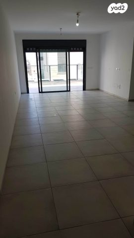 דירה, לוטם 19, הפרחים, חריש