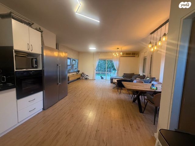 בית פרטי/ קוטג', האורן 1, בית חרות, בית חרות