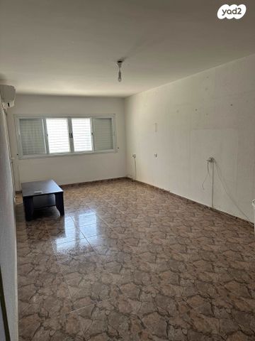 דירה, גיורא יוספטל 11, שכונה ד', באר שבע