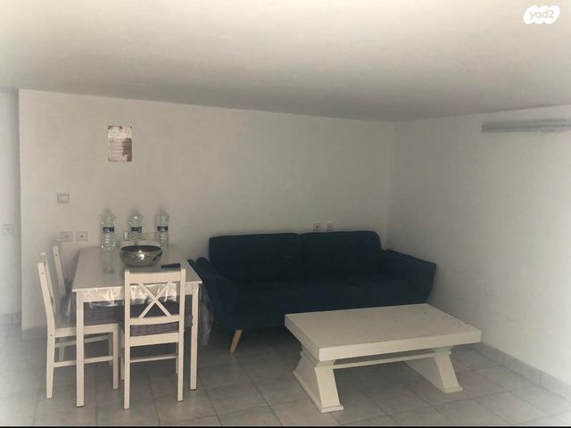 חותמי המגילה 48