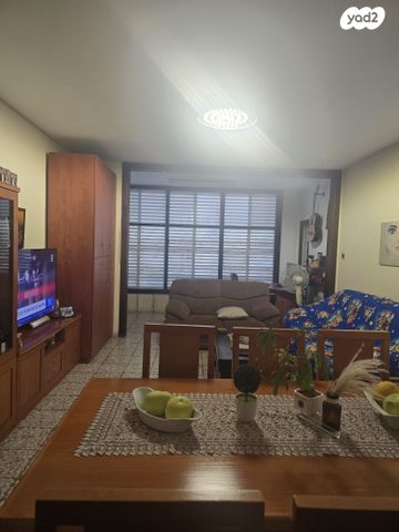 גבעת חיים 12