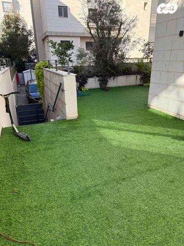 דירת גן, אחד העם 5, לסטר/רבוצקי, רעננה