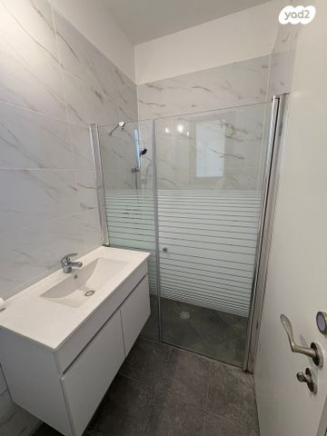 דירה, לאה גולדברג 8, חתני פרס ישראל, באר יעקב