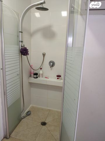 מנחם עמוסי 10