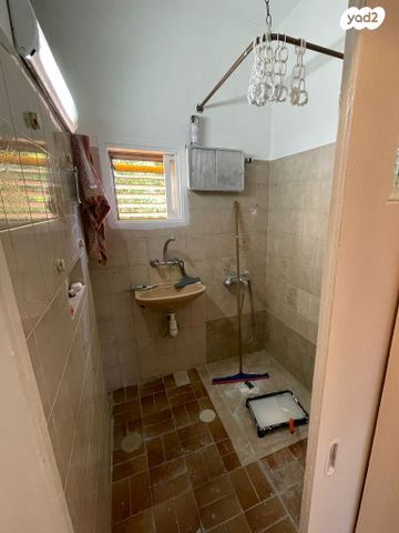 דירה, ההסתדרות 12, אושיות, רחובות