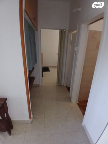 דירה, ההסתדרות 12, אושיות, רחובות