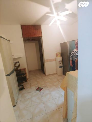 דירה, נפתלי אימבר 9, העיר התחתית, ואדי סאליב, חיפה