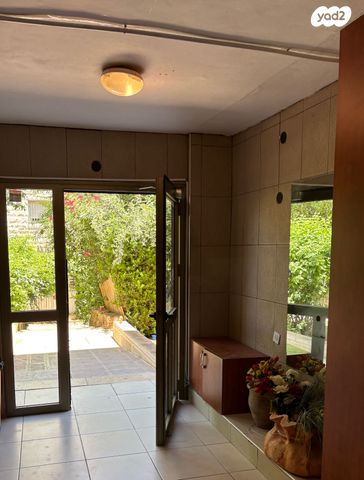 דירה, אבשלום חביב 10, ארמון הנציב, תלפיות מזרח, ירושלים