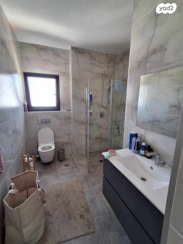 עין המערה 13