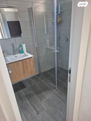 דירה, מעלה הבנים 4, שכונה ותיקה - מרכז העיר, מעלות תרשיחא