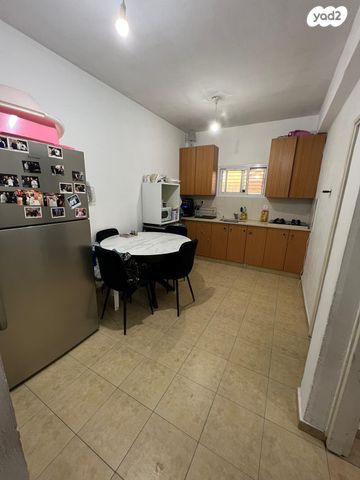 דירה, החבורה 12, אושיות, רחובות