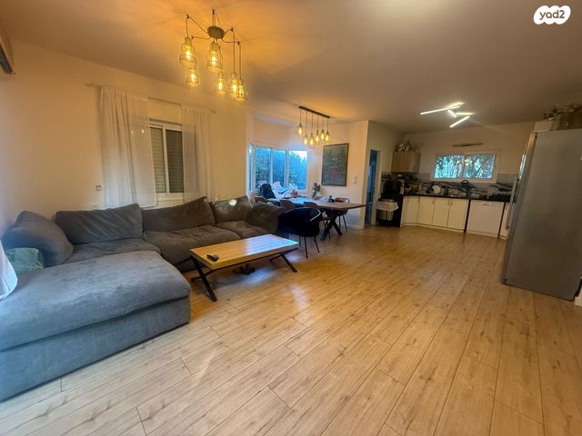 בית פרטי/ קוטג', האורן 1, בית חרות, בית חרות