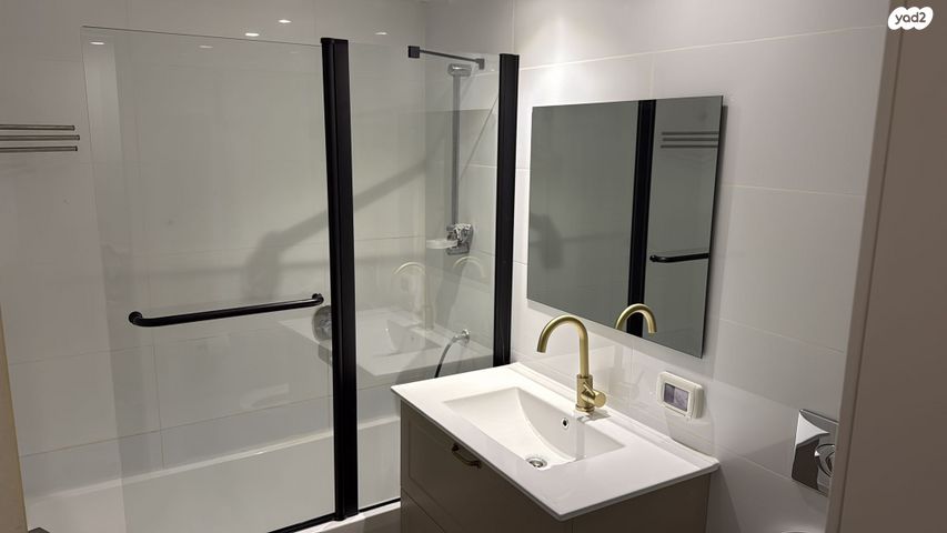 דירת גן, אחד העם 5, לסטר/רבוצקי, רעננה