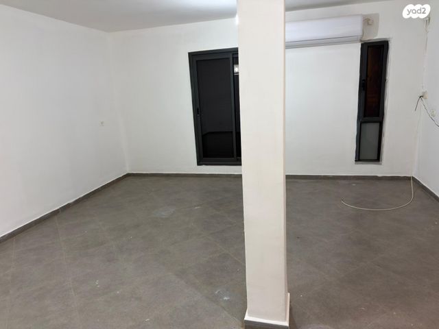 צבי בורנשטיין 709