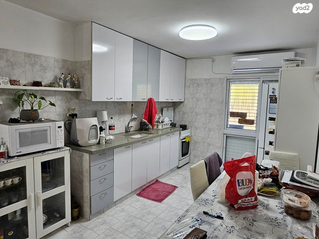 דירה, יציאת אירופה 13, תקומה, כפר סבא