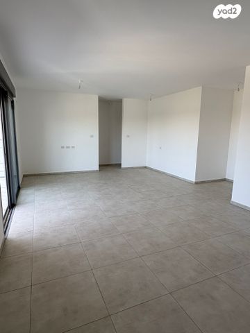 דירה, לאה גולדברג 8, חתני פרס ישראל, באר יעקב