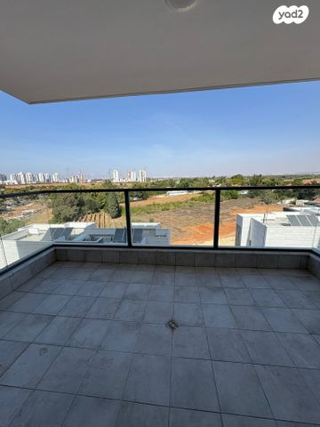 לאה גולדברג 8