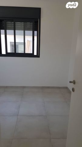 דירה, לוטם 19, הפרחים, חריש