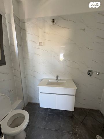 דירה, לאה גולדברג 8, חתני פרס ישראל, באר יעקב