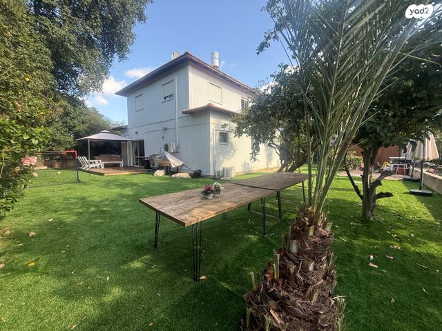 בית פרטי/ קוטג', האורן 1, בית חרות, בית חרות