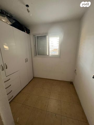 דירה, החבורה 12, אושיות, רחובות