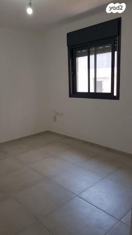 דירה, לוטם 19, הפרחים, חריש