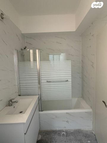 דירה, לאה גולדברג 8, חתני פרס ישראל, באר יעקב