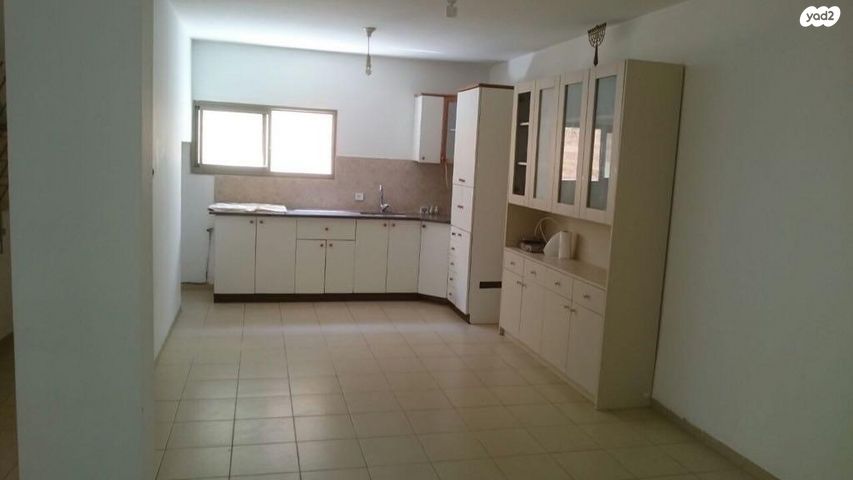 יחידת דיור, החרוב 4, רובע ד', אריאל