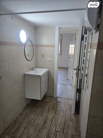 דירה, קרן היסוד 84, מרכז העיר, סביניה, הוותיקה, קרית ביאליק