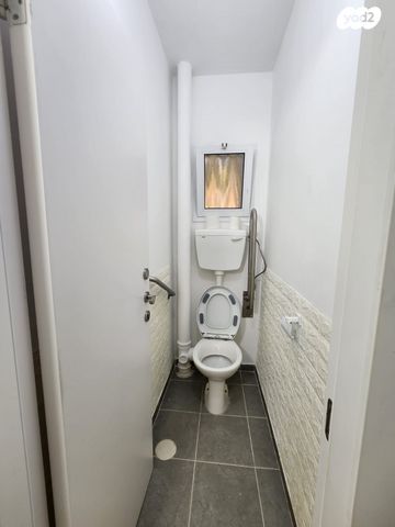 שדרות השושנים 21