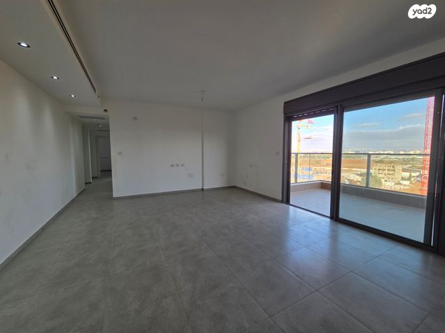 לאה גולדברג 10