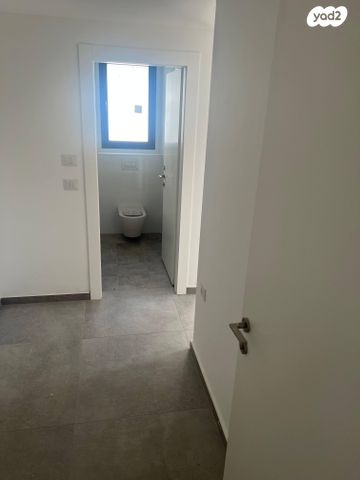 דירה, יונה וולך 7, גרין פארק החדשה, הוד השרון