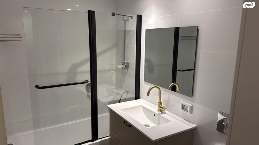 דירת גן, אחד העם 5, לסטר/רבוצקי, רעננה