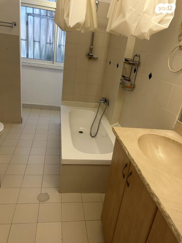 דירה, שדרות הקונגרס 20, אזור הבילויים, רמת גן