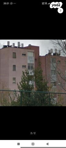 דירה, לוי אשכול 460, שכונה ותיקה - מרכז העיר, מעלות תרשיחא