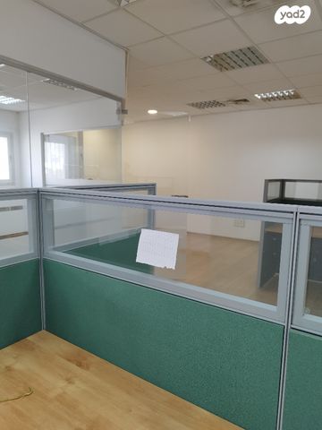 משרדים, טשרניחובסקי 24, הפרחים, כפר סבא