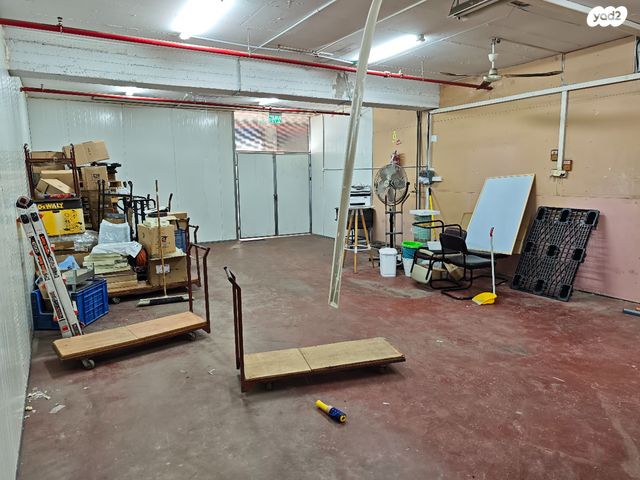 מחסנים, הסתת 5, אזור תעשיה ג, חולון